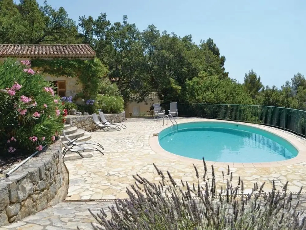 Spacious Villa for 6 - amazing pool and views