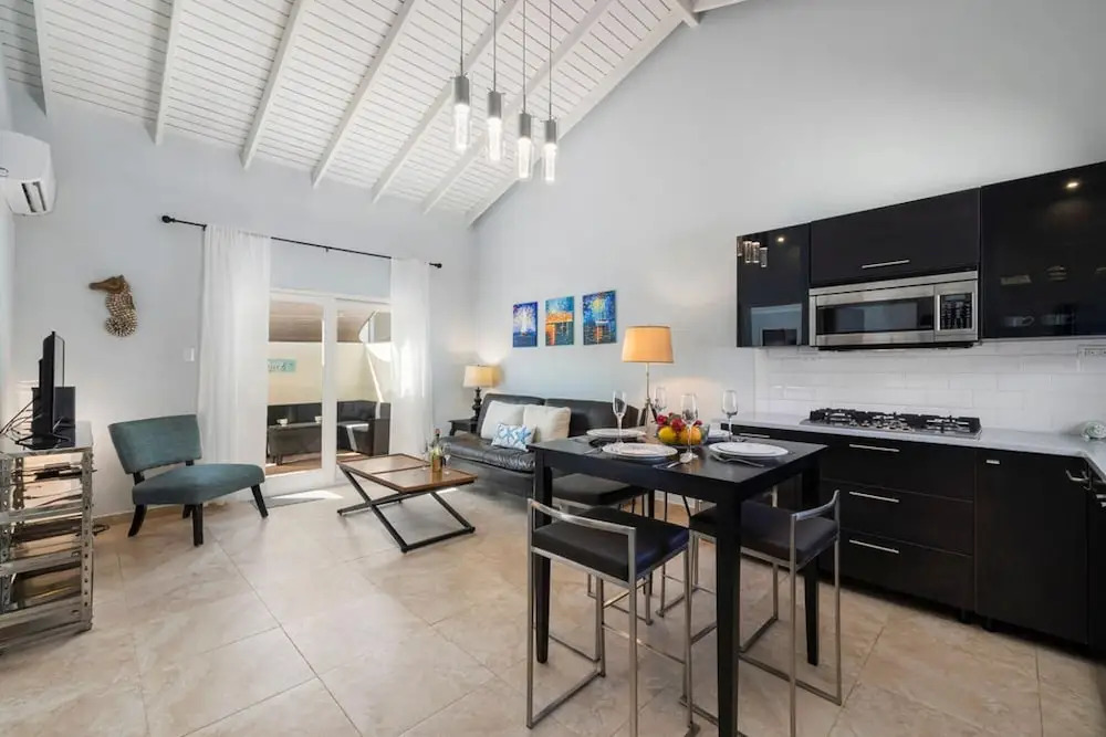 Great Cozy Comfortable Central 2BR 2BA w Pool