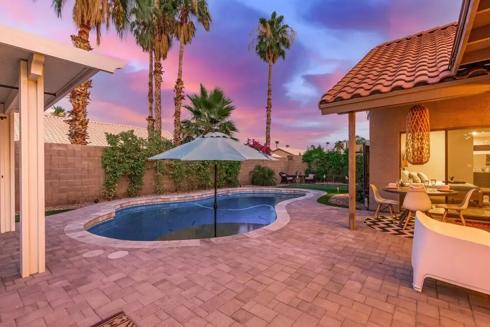 110th Scottsdale 3 Bedroom Home by RedAwning