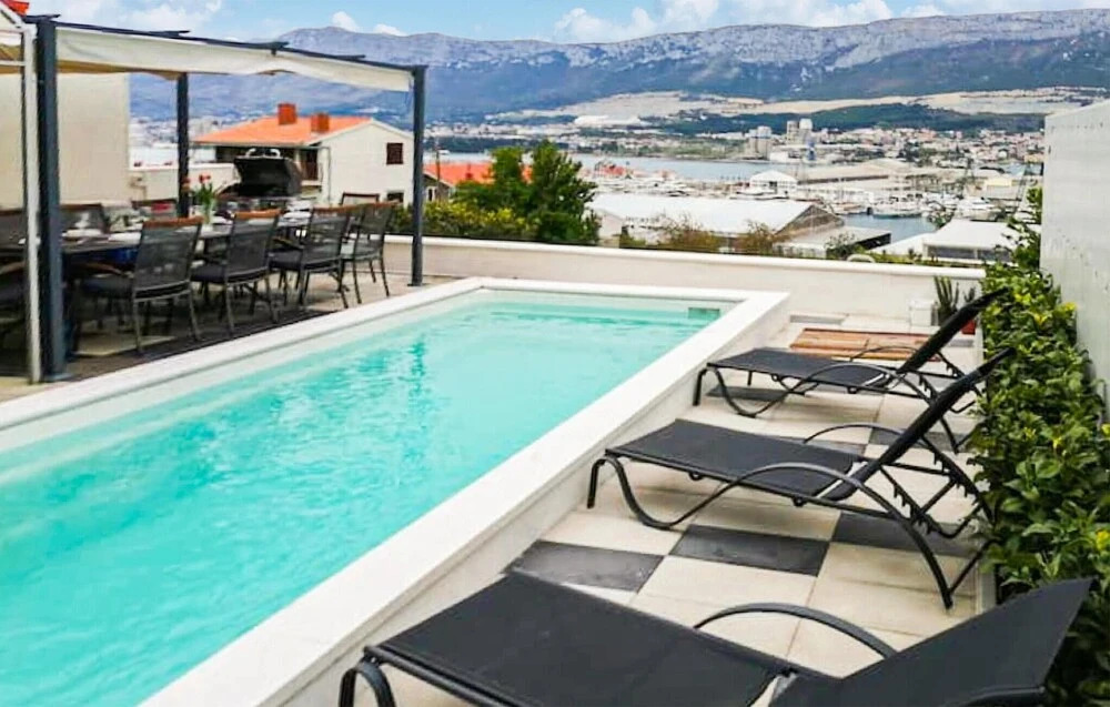 Amazing Apartment in Split With 3 Bedrooms, Wifi and Indoor Swimming Pool