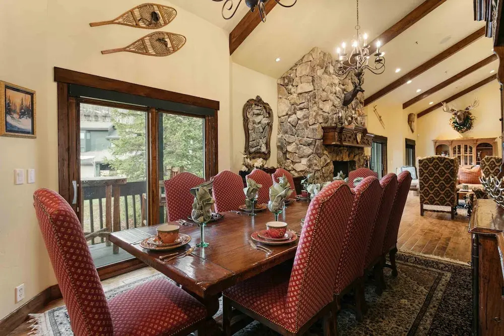 1617 - Six Bedroom plus Den Lakeside 6 Condo