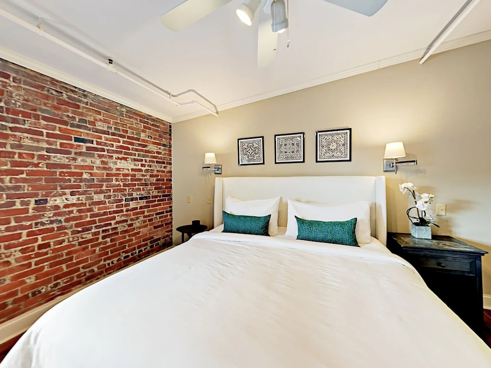 West Congress Condo #6 2 Bedrooms 1.5 Bathroom Condo