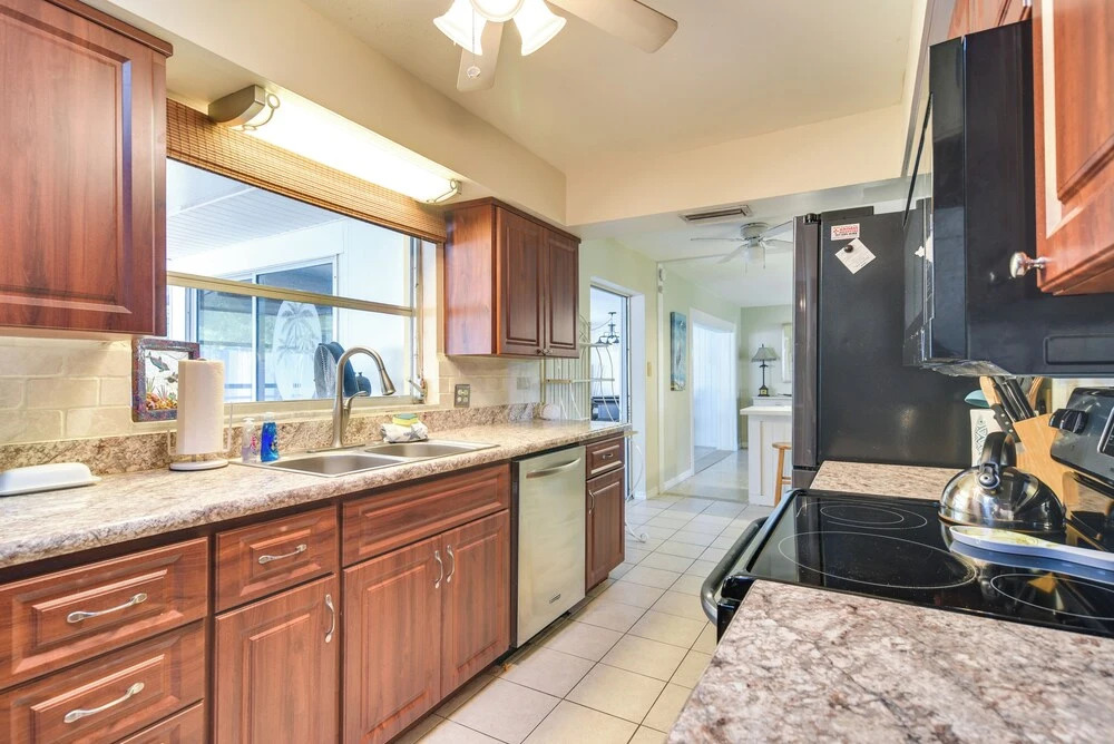 4 Mi to Dog Beach: Largo Home w/ Pool & Hot Tub!