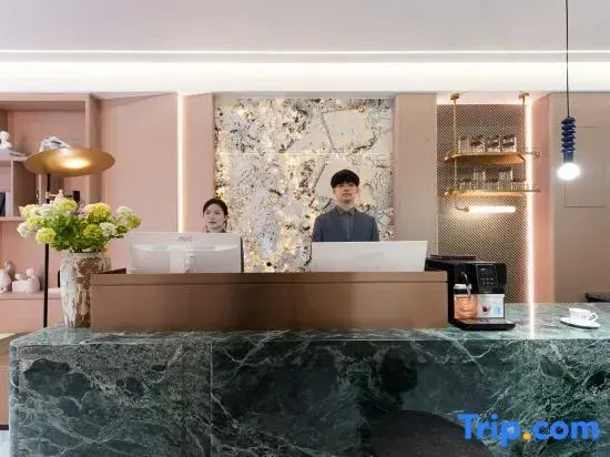 Zhijing Apartment（Haizhu Square Branch）