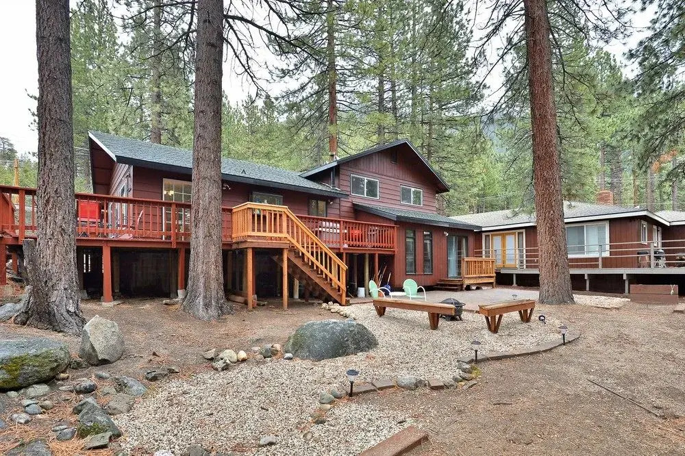 3BR 2BA Heavenly Chalet by RedAwning