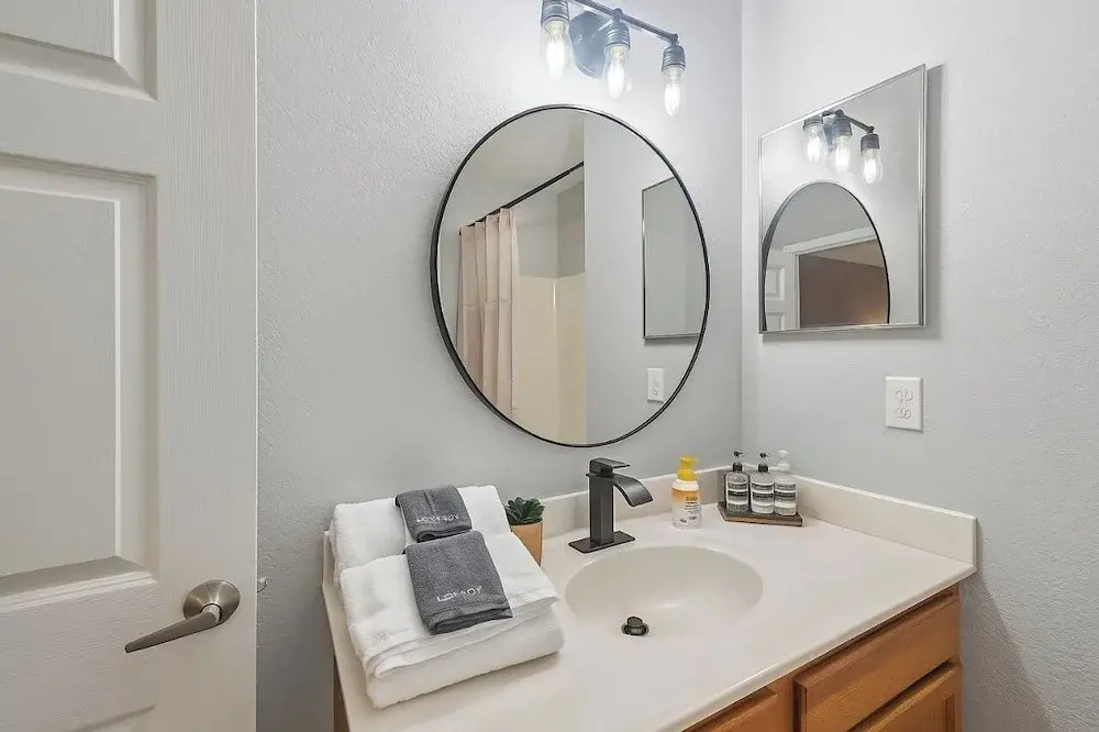 3BR Townhome w/ Pool & BBQ Near Disney