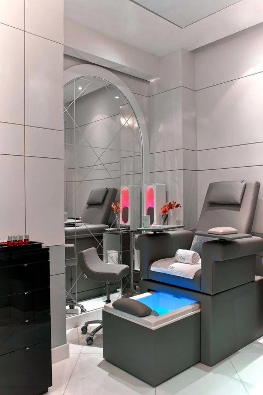 Отель Plaza Athenee