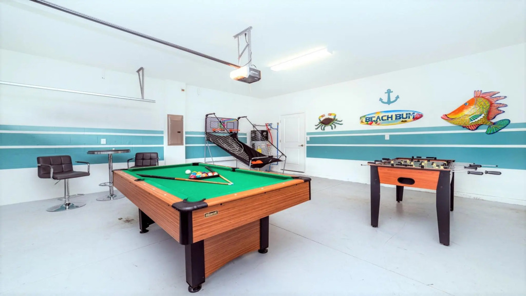Spacious 8BR Home w Pool SPA Game Room Green View