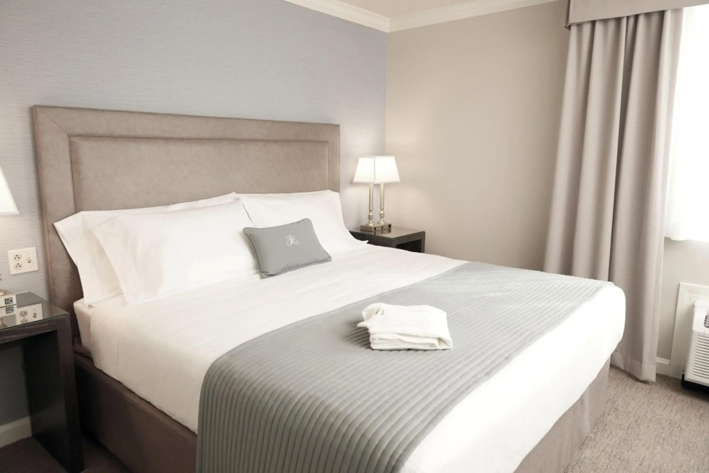 Ethan Allen Hotel