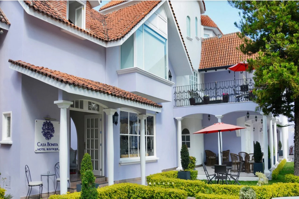 Casa Bonita Hotel & Luxury Residence