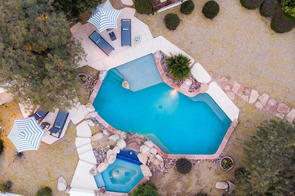 Sandstone by AvantStay Spacious Desert Oasis w Pool BBall Crt Movie Room