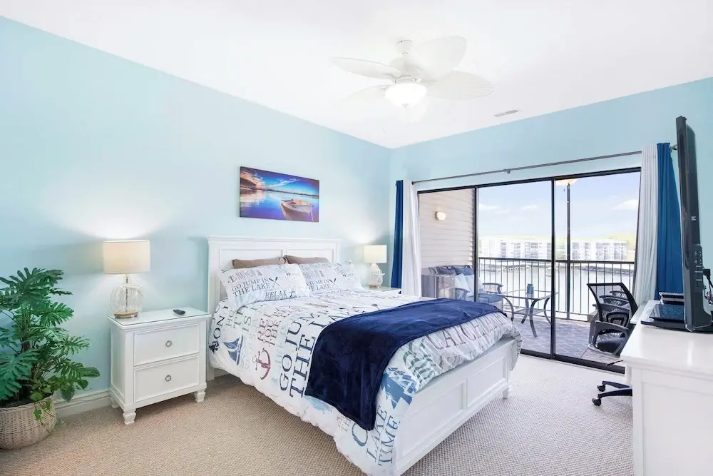 Amazing Main Channel Views With Screened Balcony