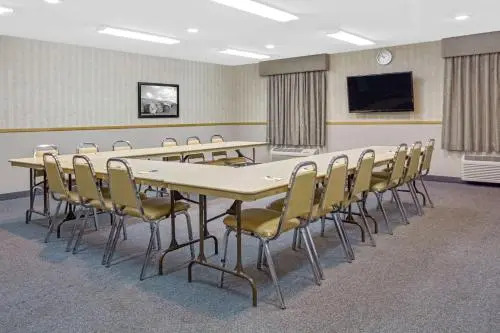 Super 8 by Wyndham Portage La Prairie MB