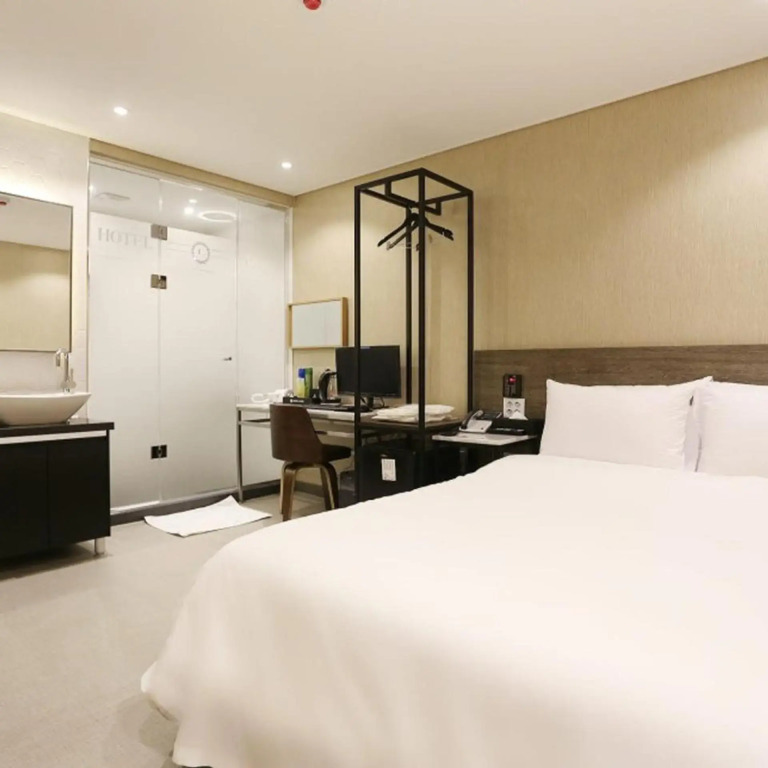 Louis Hotel