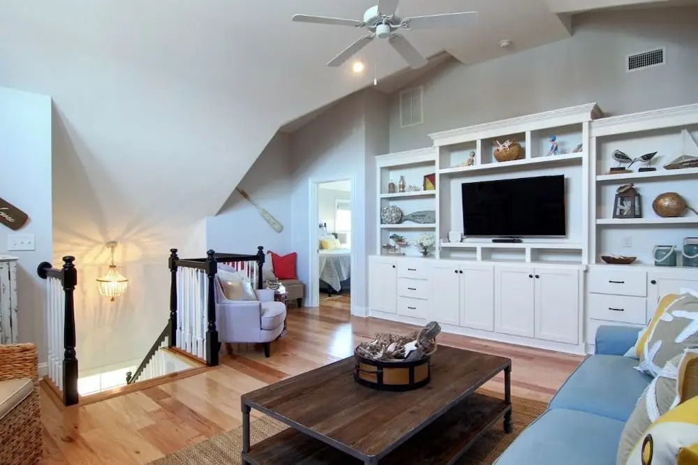 Latitudes - 5 Br Home