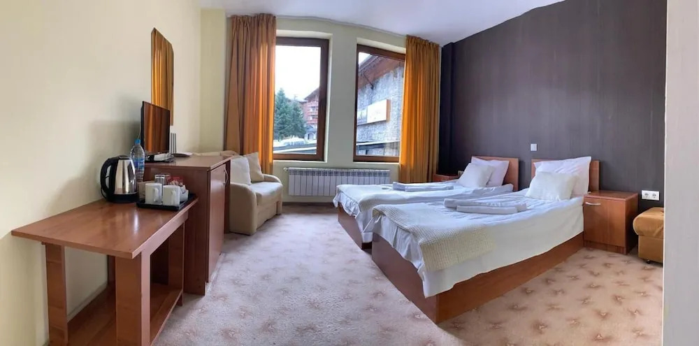 Room-granat Double Room 3- Next to Gondo