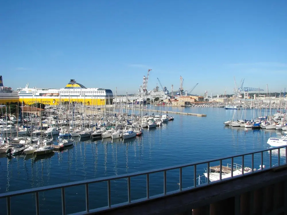 Apartment With one Bedroom in Toulon, With Wonderful sea View, Furnished Balcony and Wifi - 300 m From the Beach