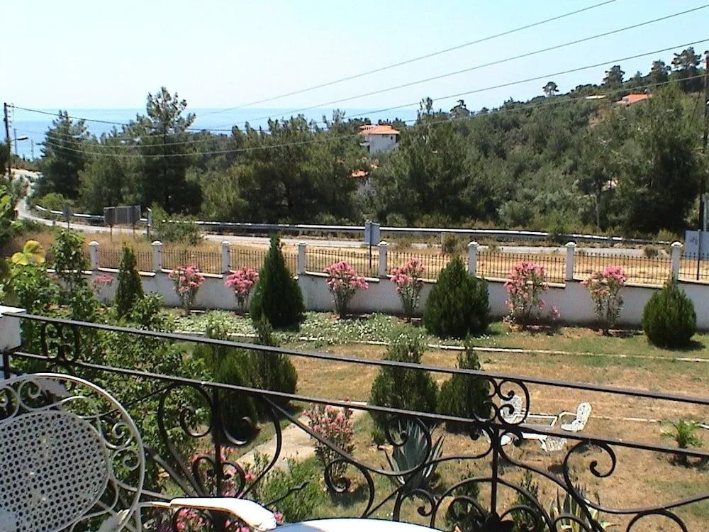 Pantheon Studios & Apartments