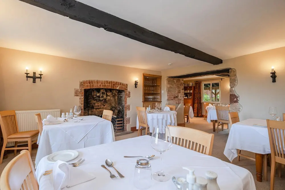 Castle of Comfort Hotel & Restaurant