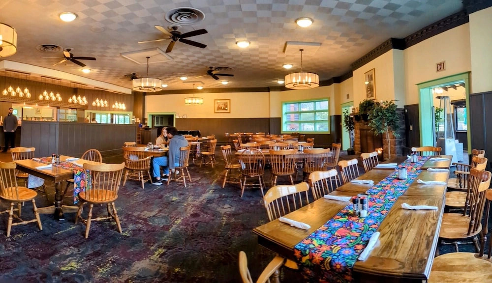 The Lodge Luxury Resort At Lake Harmony