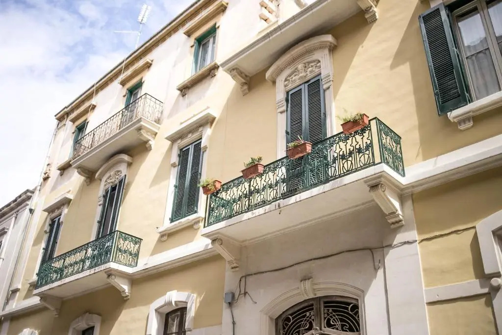 4 Balconi liberty apartments