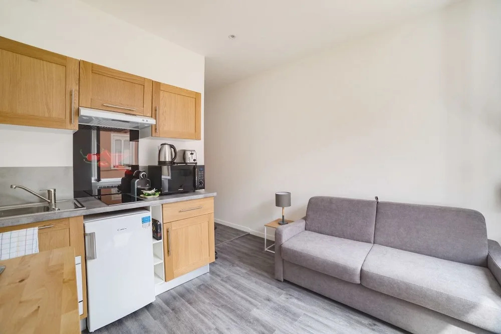 Modern studio near train station Part-Dieu by GuestReady