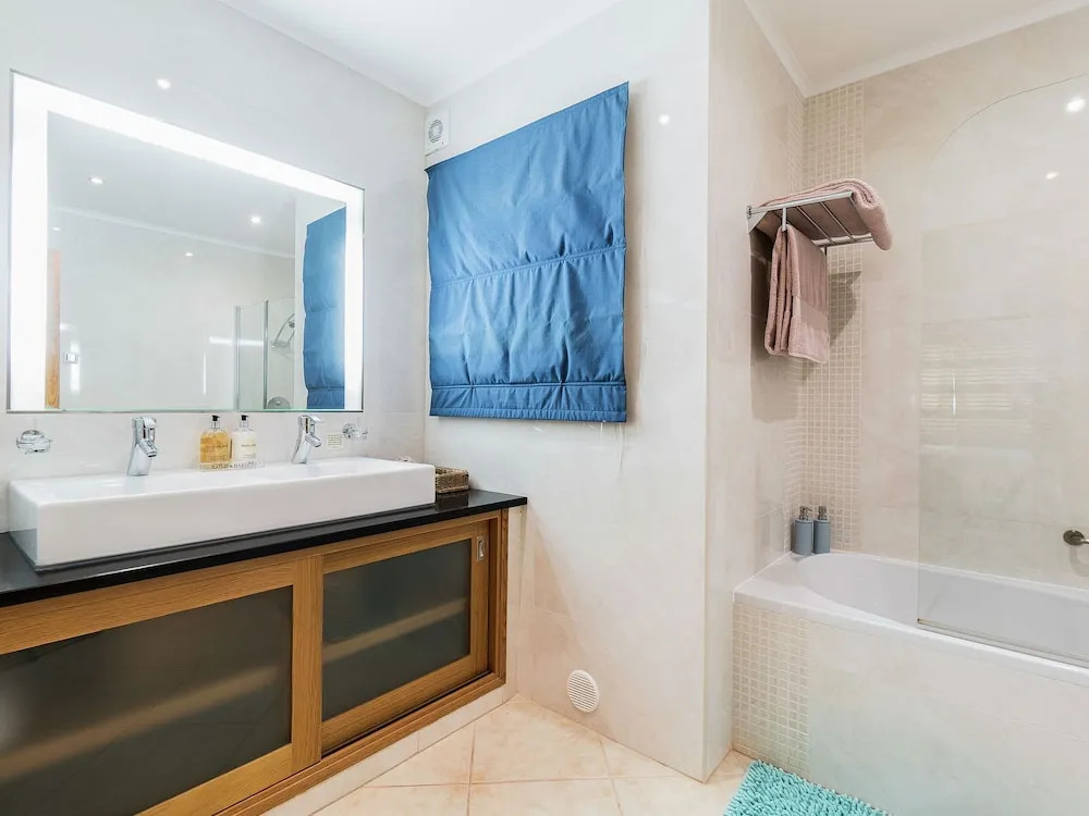 Wonderful Apartment in Lagos with Hot Tub