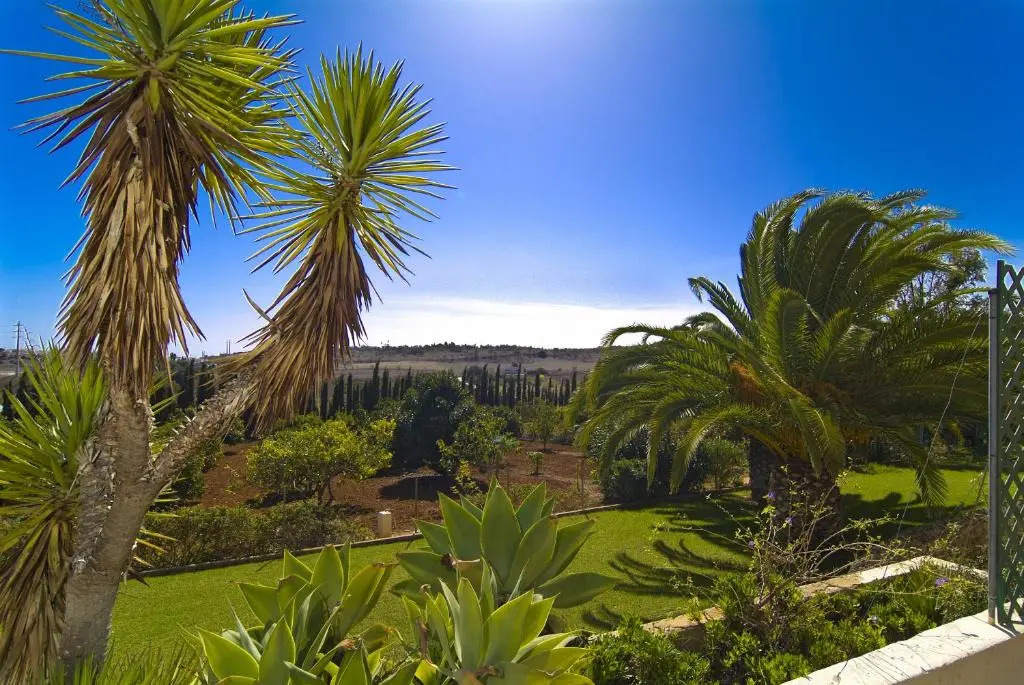 607 Villa Lorena