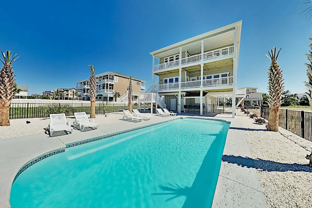 New Oceanside W/ Private Pool & Elevator 7 Bedroom Home