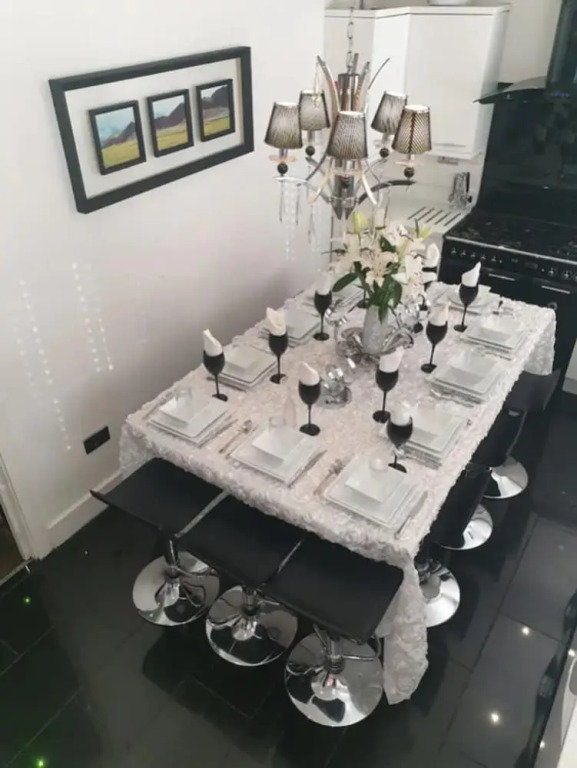 Super Large Apartment in London for Larger Groups