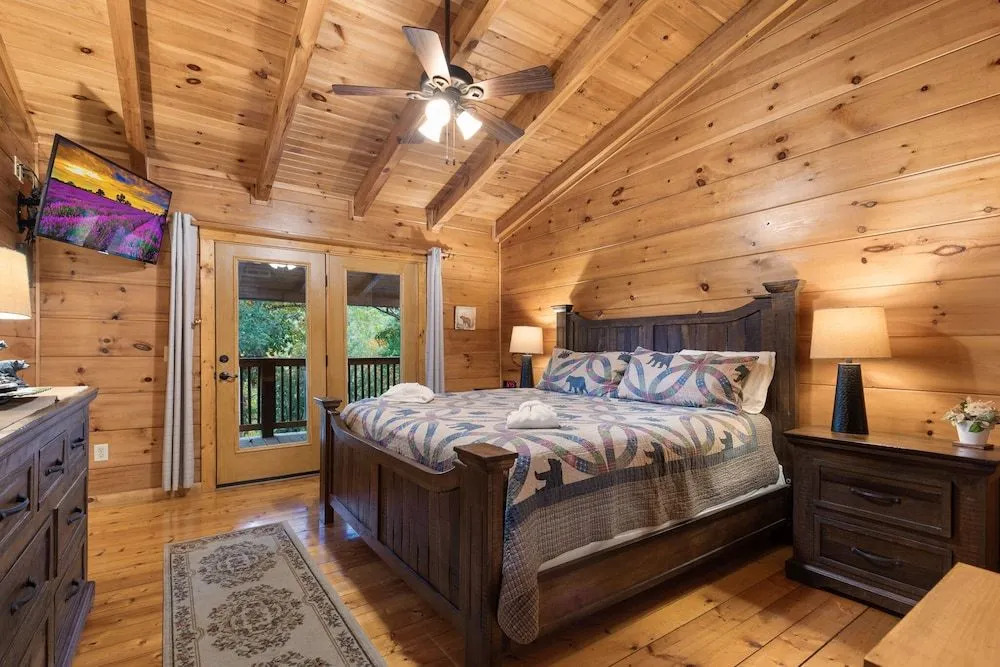 Cozy Bear Lodge