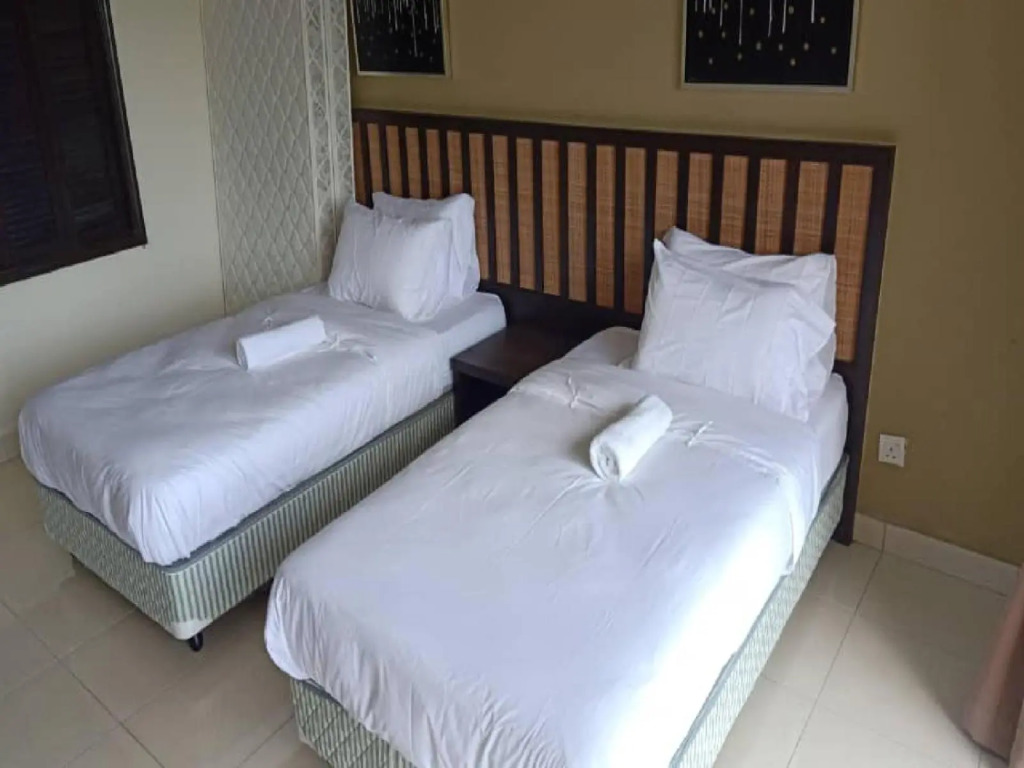 ccfd 4pax Gold Coast Morib Resort - Banting Sepang KLIA Tanjung Sepat