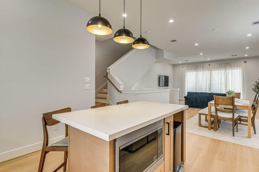 Sleek & Spacious! Prime Houston Home Near NRG