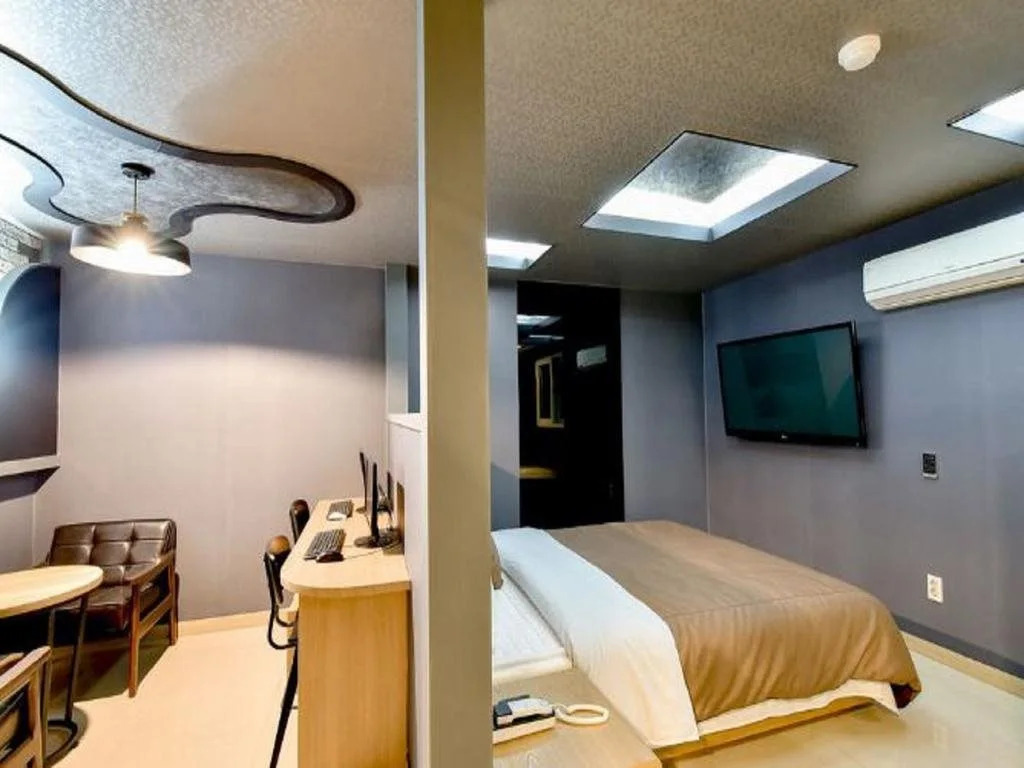 CozyTree Hotel