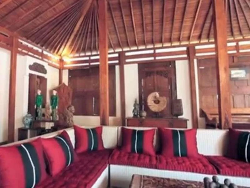 The Prabu House of Art and Villa