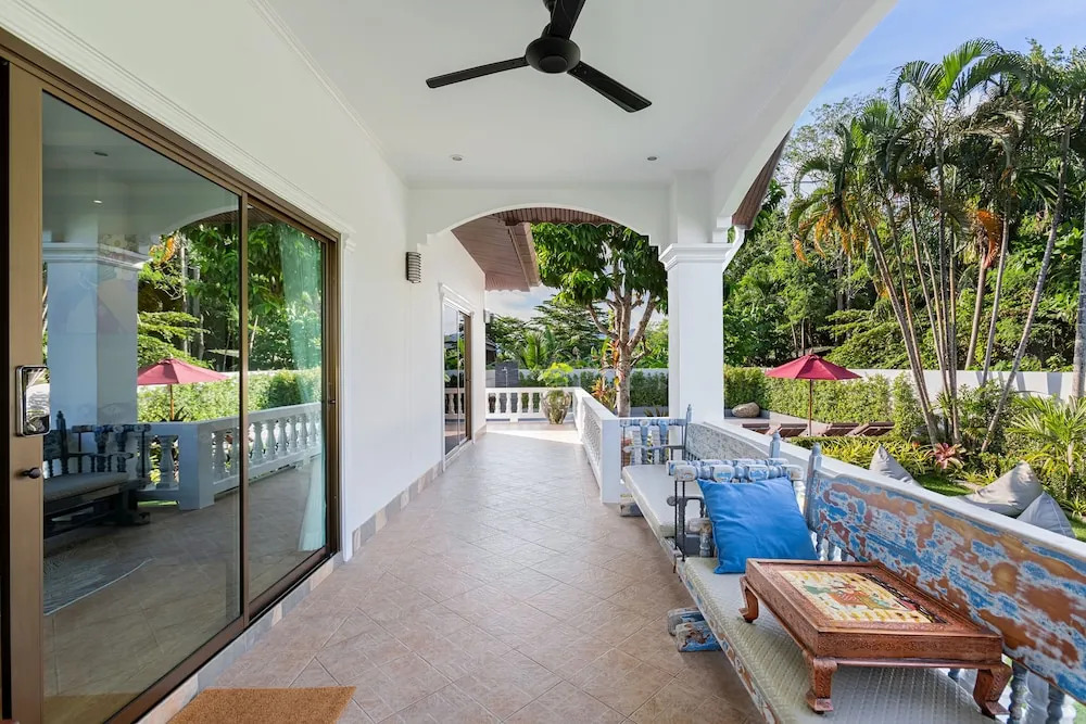 Happy Family Villa 2 -Phuket Private Pool Villa 5 bedrooms with large kitchen and garden