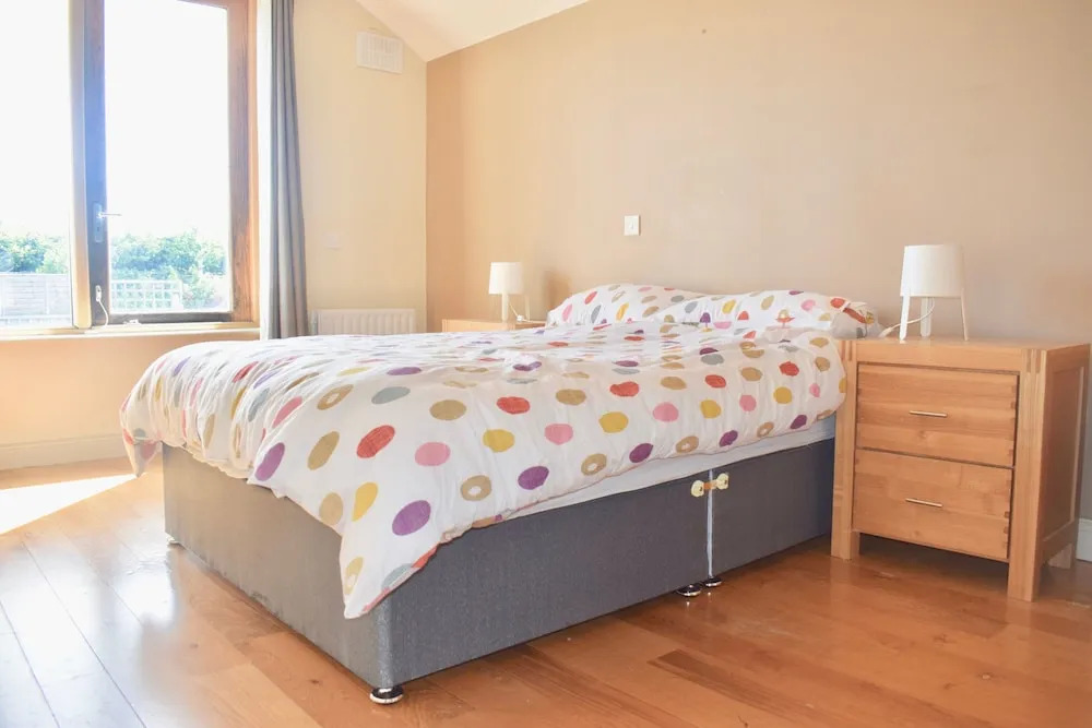 Spacious, Bright & Modern 3 Bedroom Family Home