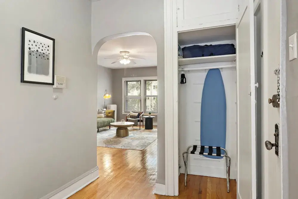 1BR Apt with Modern Elegance in Boystown