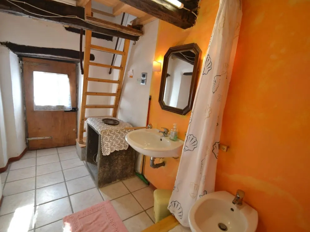 Cottage in Marliana With Private Pool