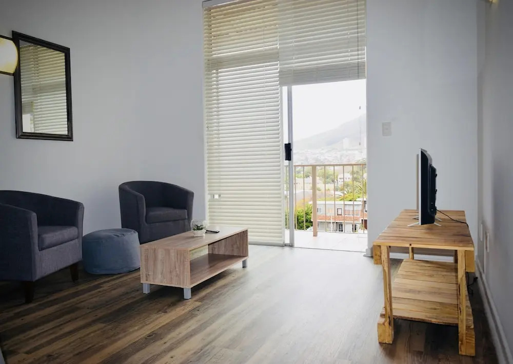 1 Bedroom Apartment With Table Mountain Views