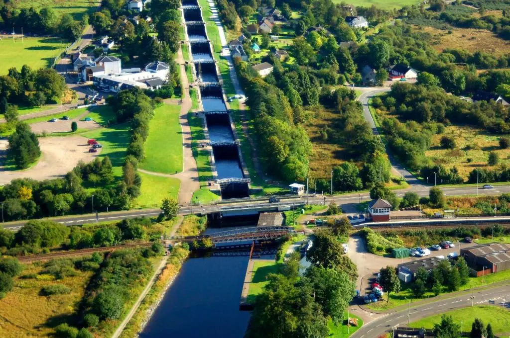 6 Canalside Apartments