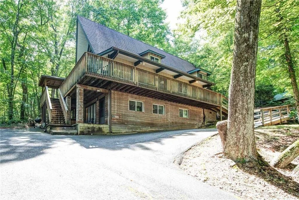 Echota 4 Bedroom Home with Hot Tub