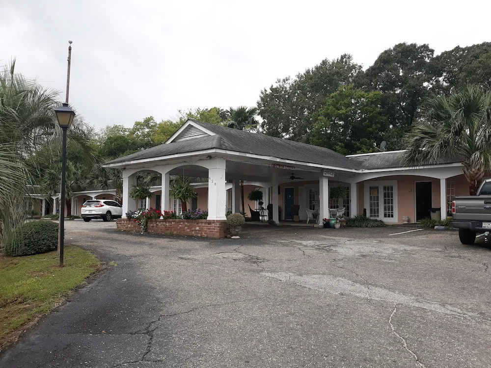 Lake Marion Inn