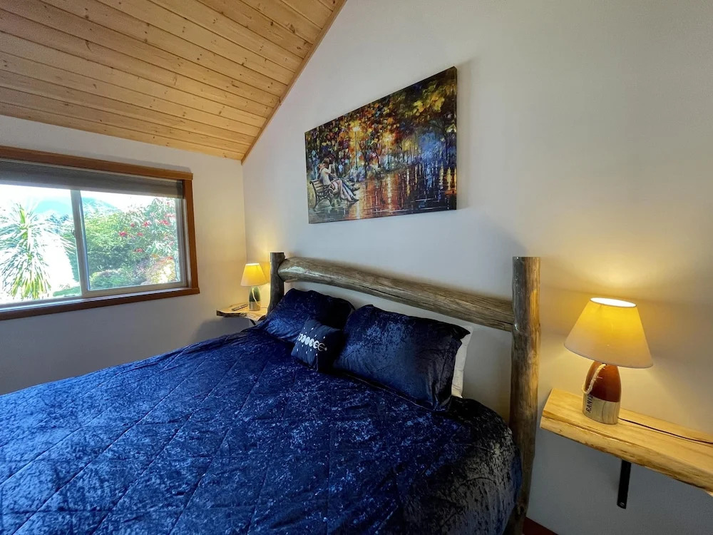 Private Oceanfront Cabin And Hot Tub! - Gww