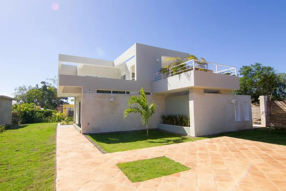 New Custom Design With Plenty of Outdoor Space
