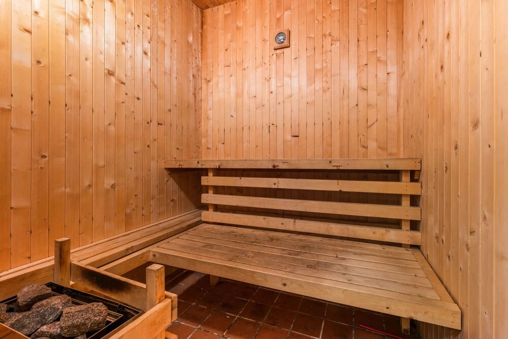 2 Bedroom Lodge With Hot Tub Sauna , Full Kitchen, Lounge, 2 Bathrooms