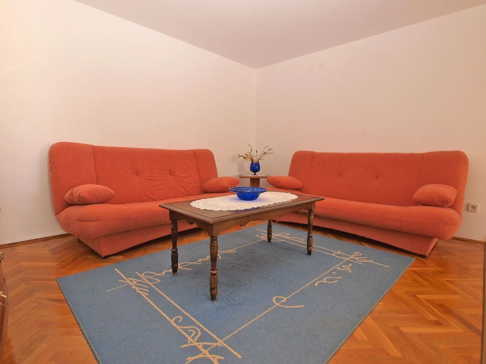 Apartment 979