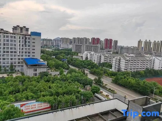 Lotus Garden (Tongling College Branch)
