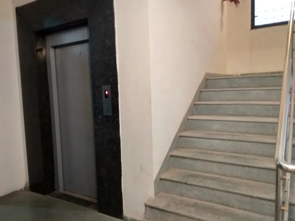 JK Rooms 132 Parkland Service Apartment