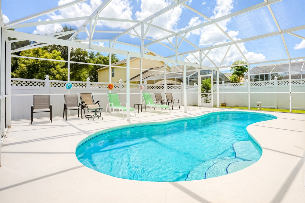 Enchanting Dog-friendly Home With Pool, Lanai, Central AC, & Washer/dryer